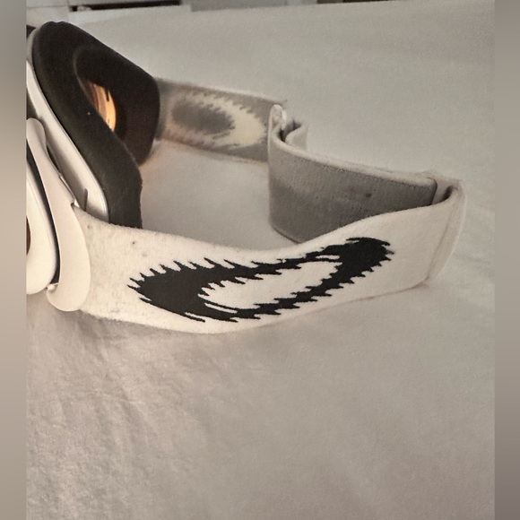 Oakley Ski Goggles - Picture 4 of 7